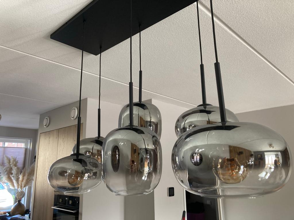 Moderne hanglamp met 6 glazen bollen, Huis en Inrichting, Lampen | Hanglampen, Ophalen, Zo goed als nieuw, Glas, 75 cm of meer