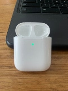 Airpod oplader generatie 1/2, In gehoorgang (in-ear), Ophalen of Verzenden, Zo goed als nieuw, Apple
