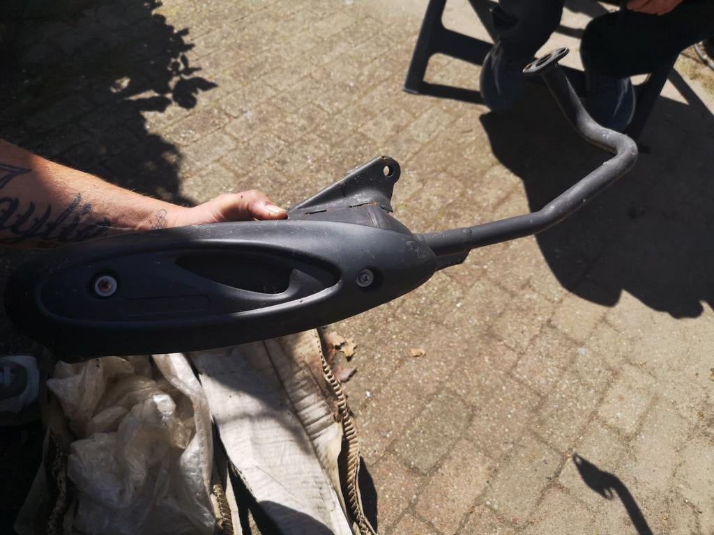 Nieuwe uitlaat voor scooter/brommer, Fietsen en Brommers, Brommeronderdelen | Scooters, Gebruikt, Overige merken, Uitlaat, Ophalen of Verzenden