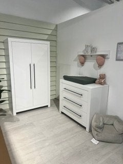 Vittoria III Babykamer Wit | Bed Commode Kast Wandrek, Ophalen, Zo goed als nieuw