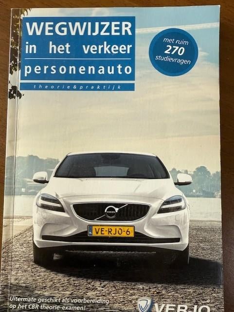 Aangeboden Theorieboek Wegwijzer in het Verkeer Personenauto, Niet van toepassing, Ophalen of Verzenden, Zo goed als nieuw, VERJO BV