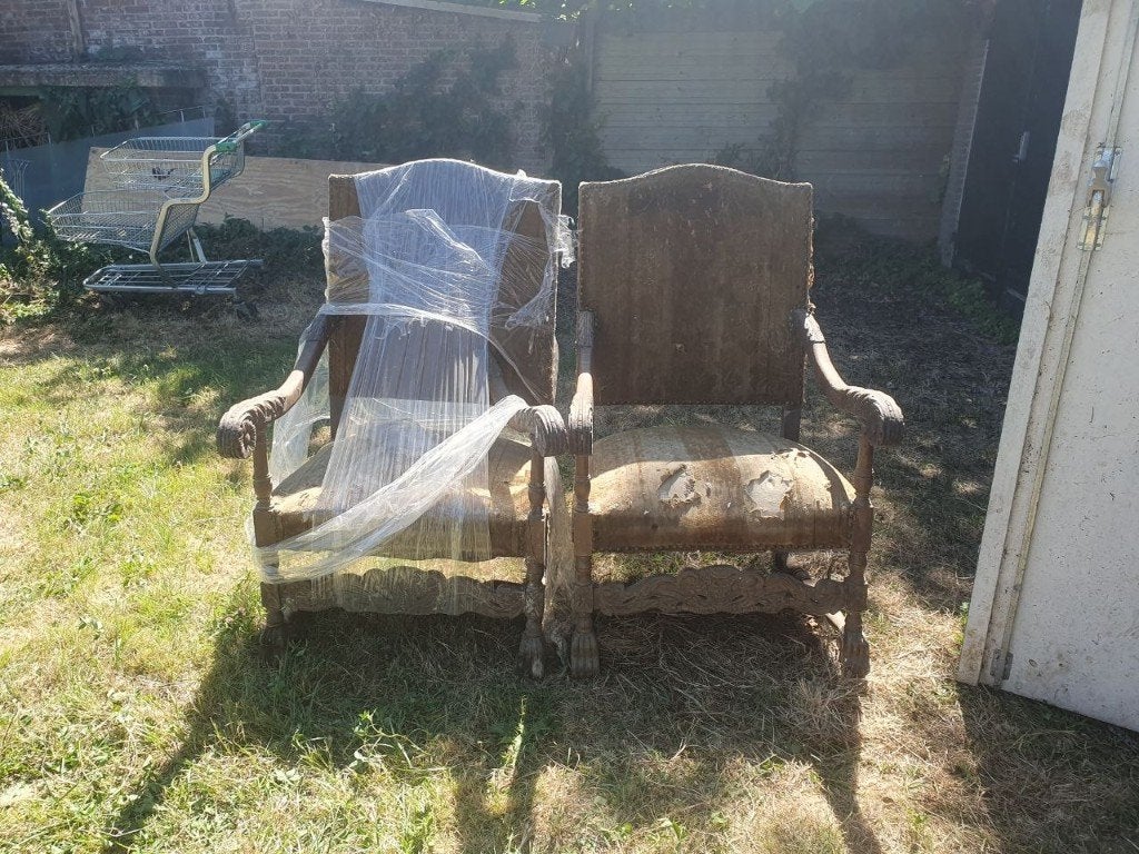 Antieke stoelen, 2 laat19e-eeuwse Victoriaanse fauteuils, Ophalen