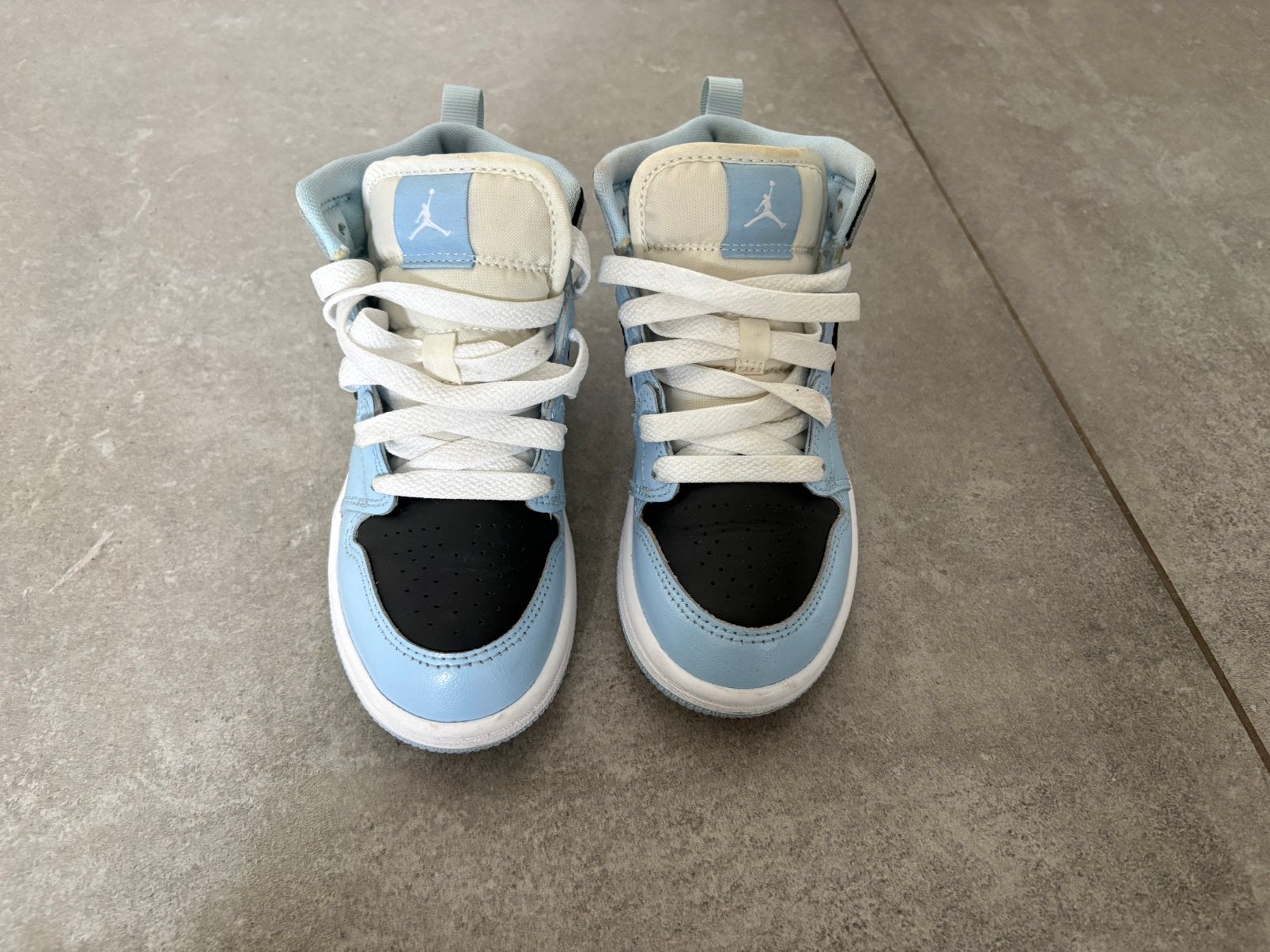 Jordan 1 MId ice blue black maat 28, Ophalen of Verzenden, Zo goed als nieuw, Jongetje of Meisje, Schoentjes