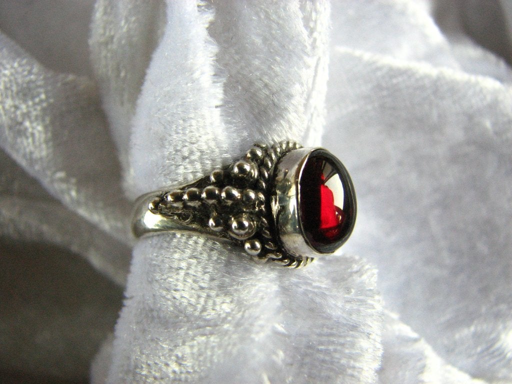 Mooie Zilveren Ring met Cabuchon geslepen Granaat, Verzenden, Zilver, Ring, Met edelsteen