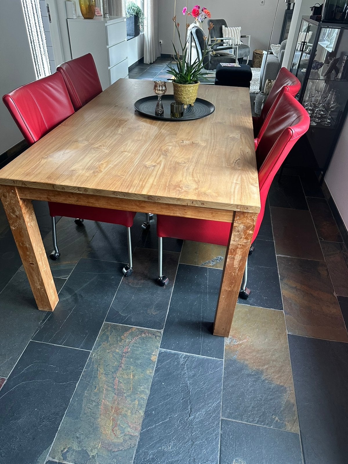 Tafel,  rood leren stoelen, Ophalen, Gebruikt, 4 tot 6 stoelen