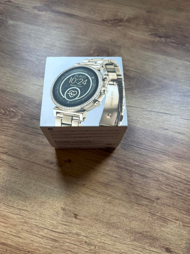 Michael Kors Access Smartwatch Goud - Nieuw in Doos, Sieraden, Tassen en Uiterlijk, Armbanden, Ophalen of Verzenden, Zo goed als nieuw