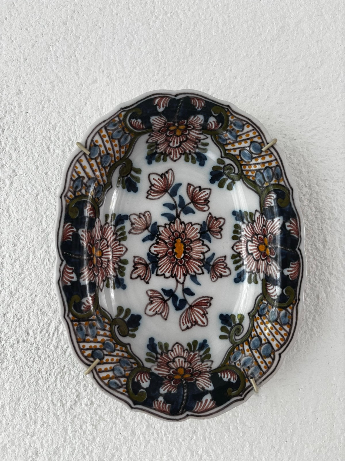 Antiek Makkum Aardewerk Schaal met Bloemenpatroon, Antiek en Kunst, Ophalen