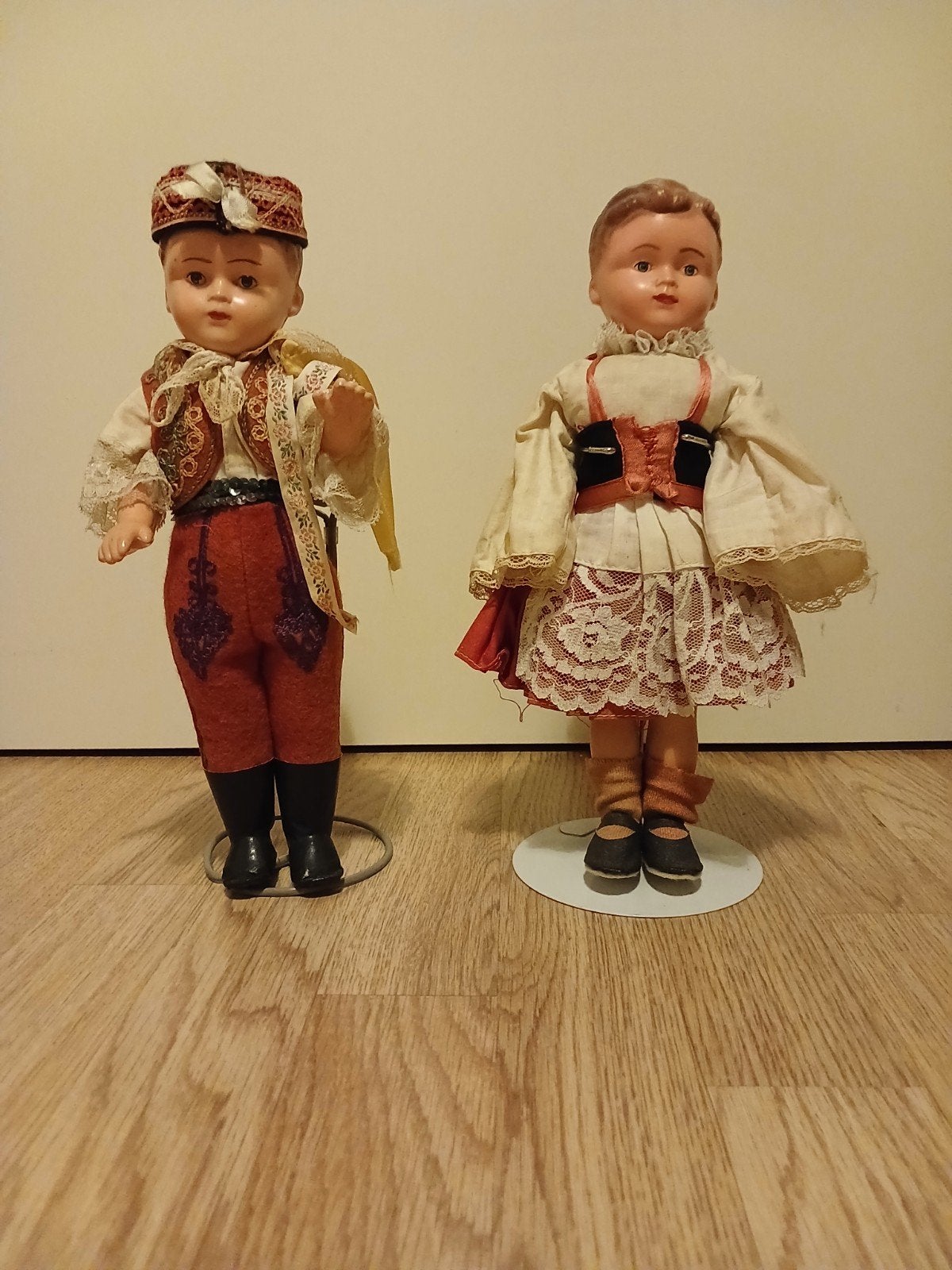 Vintage set van 2poppen in traditionele klederdracht, Verzamelen, Ophalen of Verzenden, Gebruikt, Pop