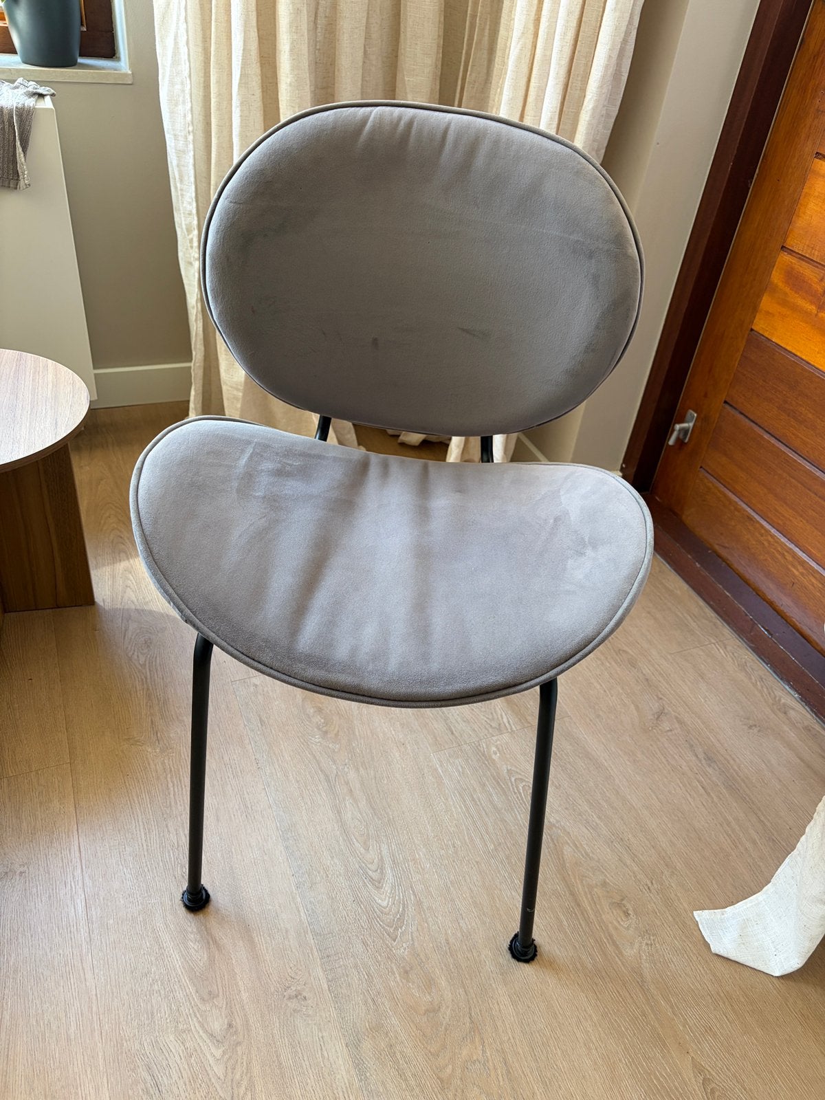 Vier grijze eetkamerstoelen- gratis afhalen, Huis en Inrichting, Stoelen, Ophalen, Zo goed als nieuw, Grijs, Vier