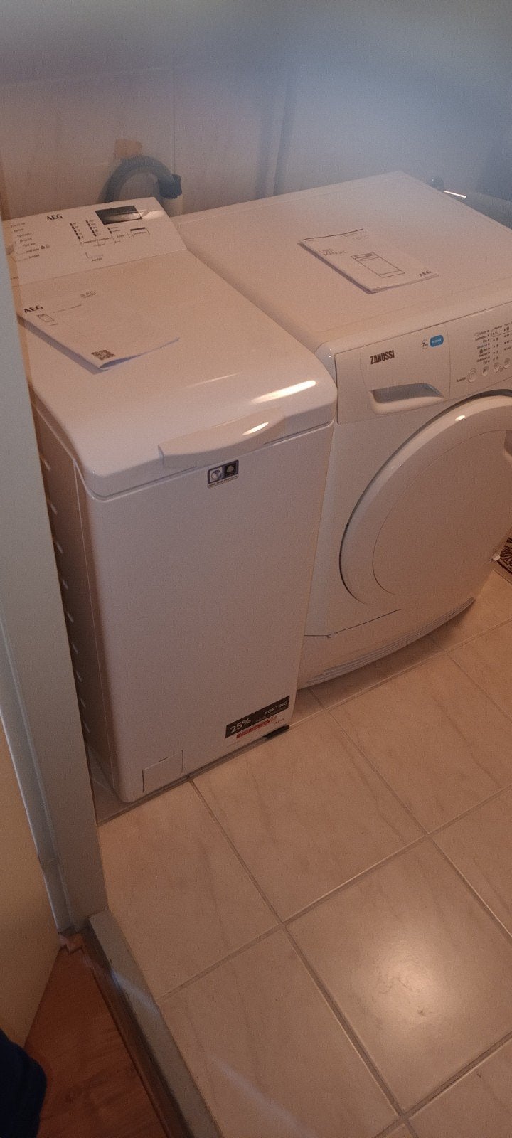 AEG BOVEN LADER    ZANUSSI DROGER