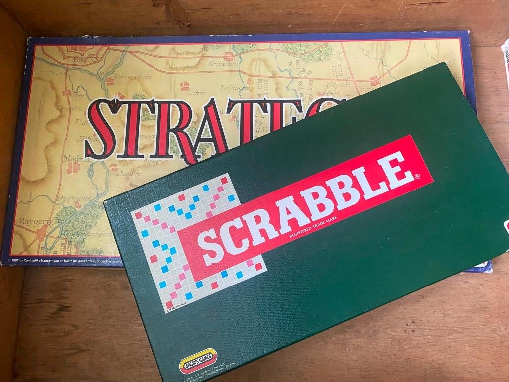 Stratego en Scrabble, Hobby en Vrije tijd, Een of twee spelers, Ophalen, Zo goed als nieuw