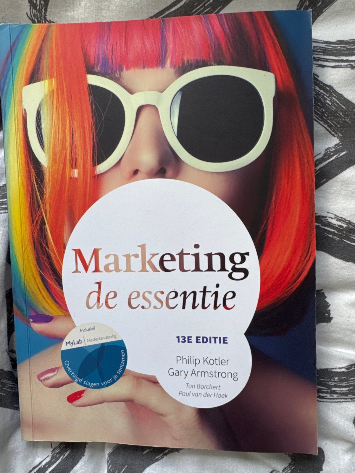 Marketing de essentie - 13e editie - Philip Kotler, Ophalen of Verzenden, Gamma, Zo goed als nieuw, HBO