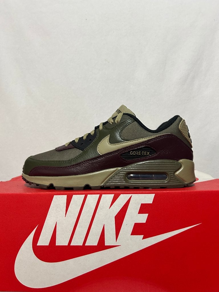 ALS NIEUW! Maat 40,5 - Nike Air Max 90 Gore-Tex Medium Olive, Kleding | Heren, Schoenen, Zo goed als nieuw, Sneakers of Gympen