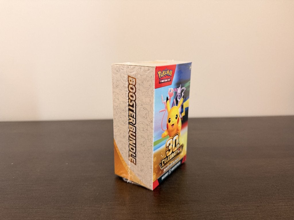 Foto 9 van Pokémon 30th Anniversary Booster Bundle – Sealed