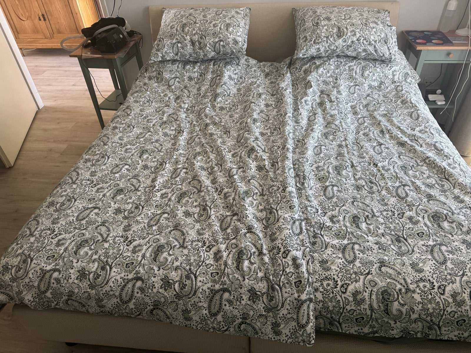 Gratis Comfortabel tweepersoonsbed met matrassen, Ophalen, Gebruikt, Tweepersoons, 180 cm