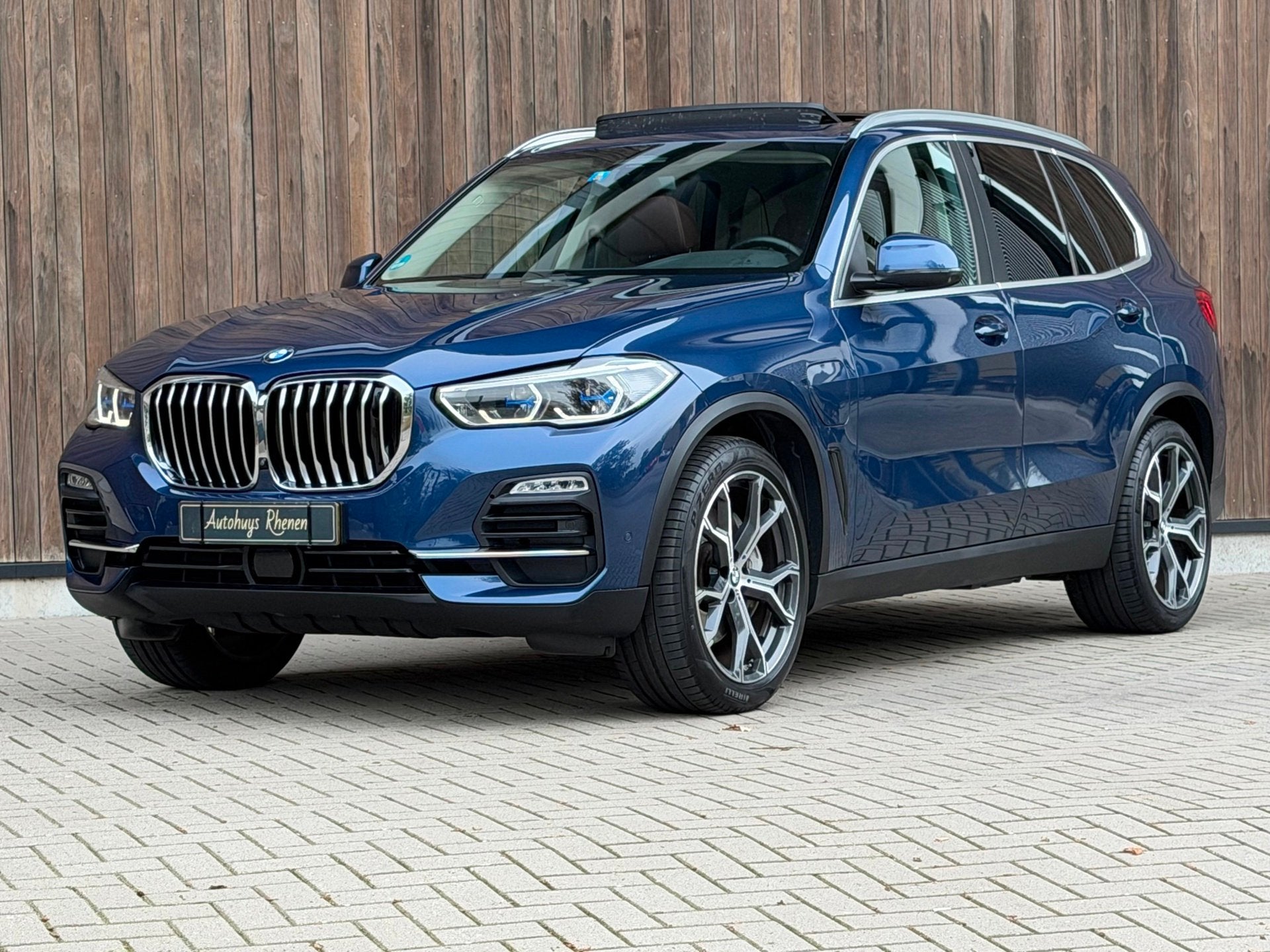 BMW X5 XDrive45e High Executive / Bowers & Wilkins / Pano /, Auto's, Dealer onderhouden, Gebruikt, 394 pk, Blauw