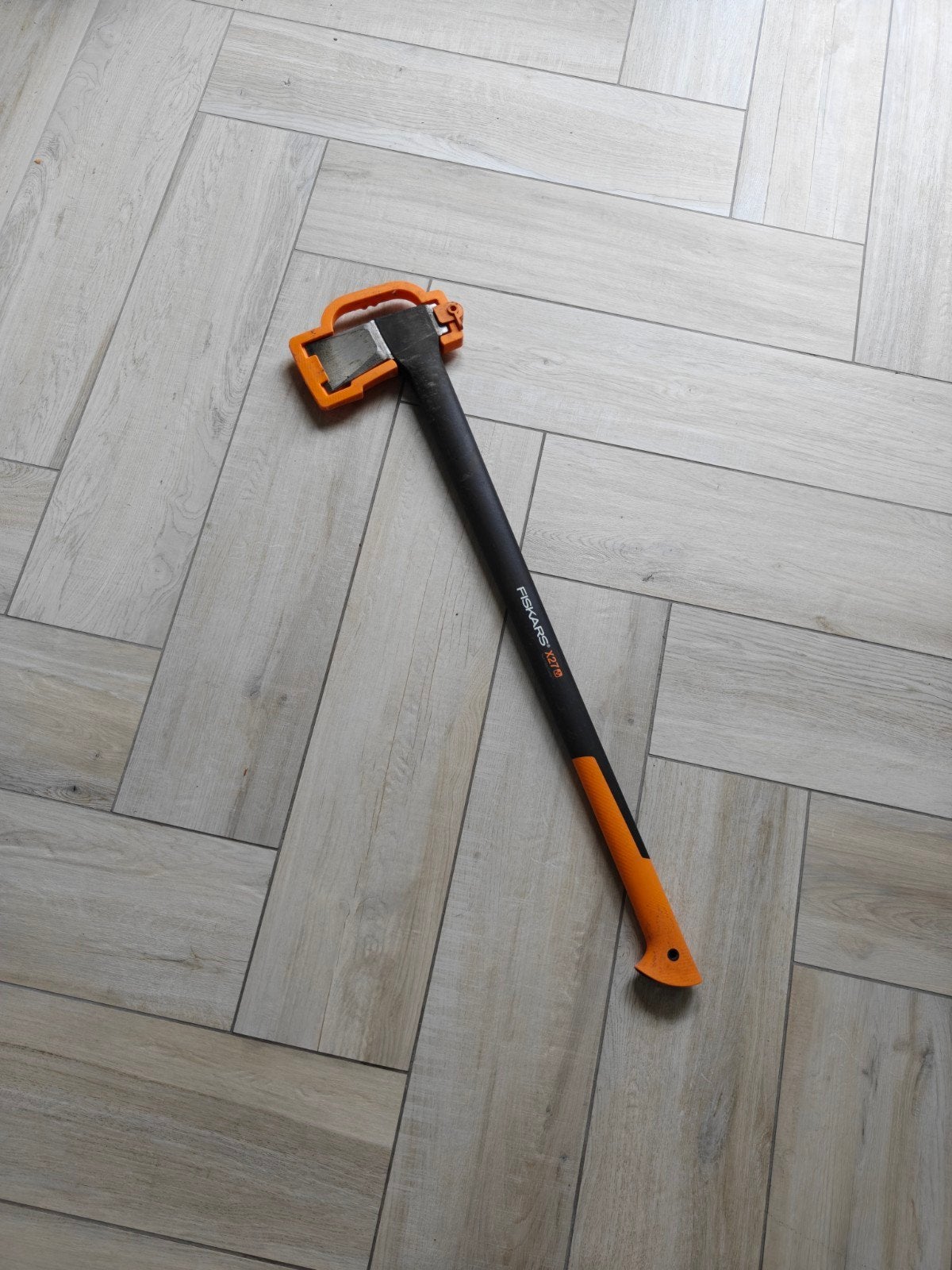 Fiskars X27 kloofbijl incl beschermkap, Ophalen of Verzenden, Gebruikt, Bijl, Fiskars