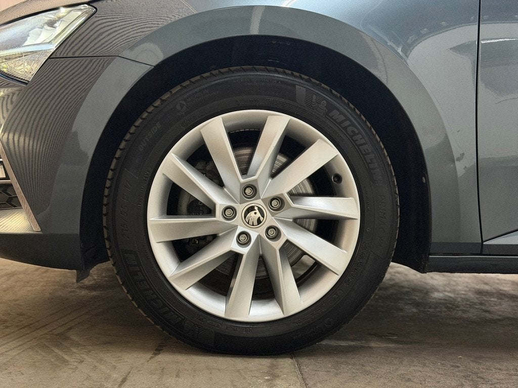 Skoda Superb Combi 1.4 TSI iV Business Edition Plus 2021 DSG, Auto's, Skoda, Stof, Gebruikt, Plug-in hybride, 1600 kg