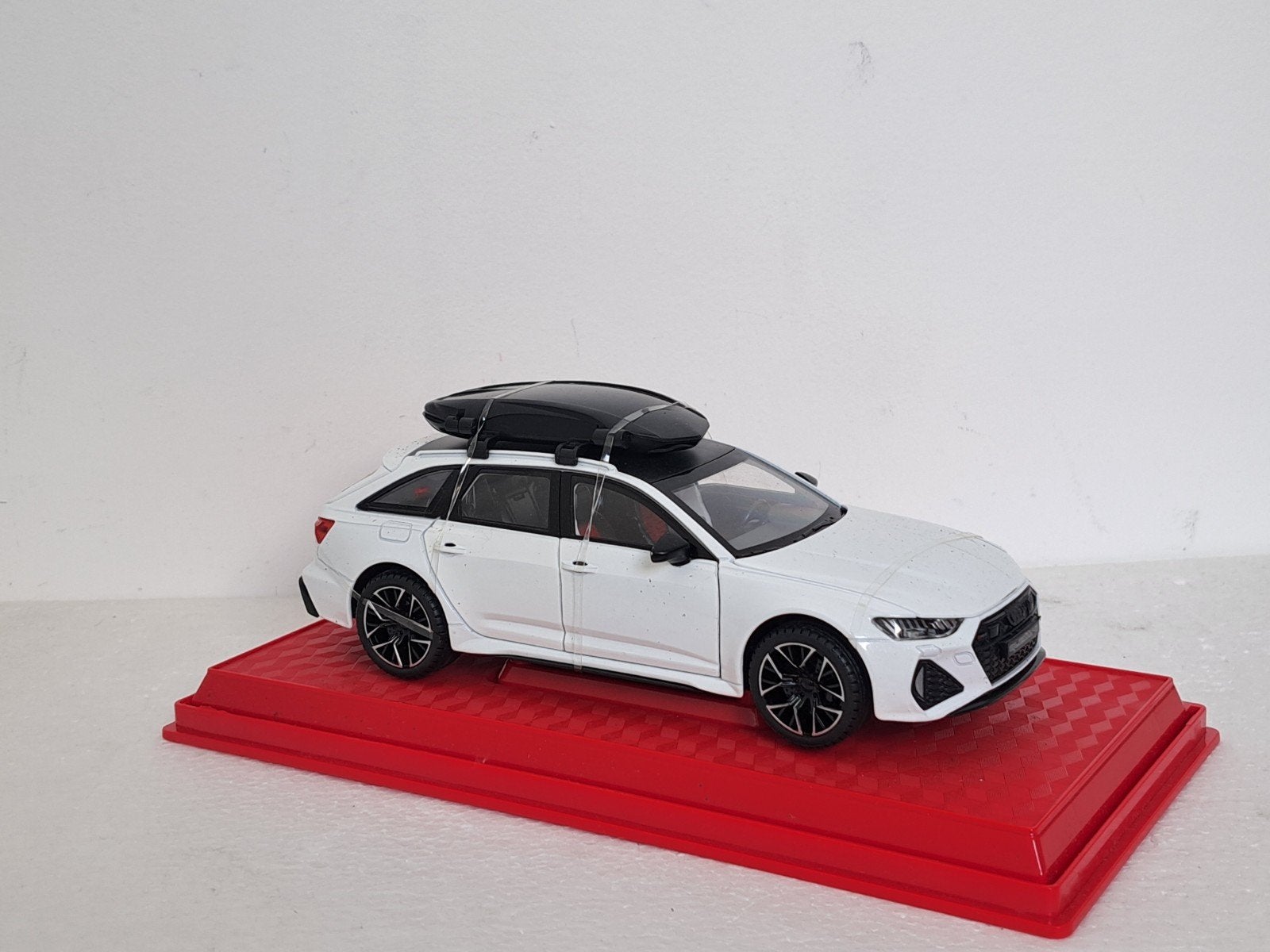 Audi RS6 Avant + skikoffer Wit 1/24, Ophalen of Verzenden, Nieuw, Auto, Overige merken