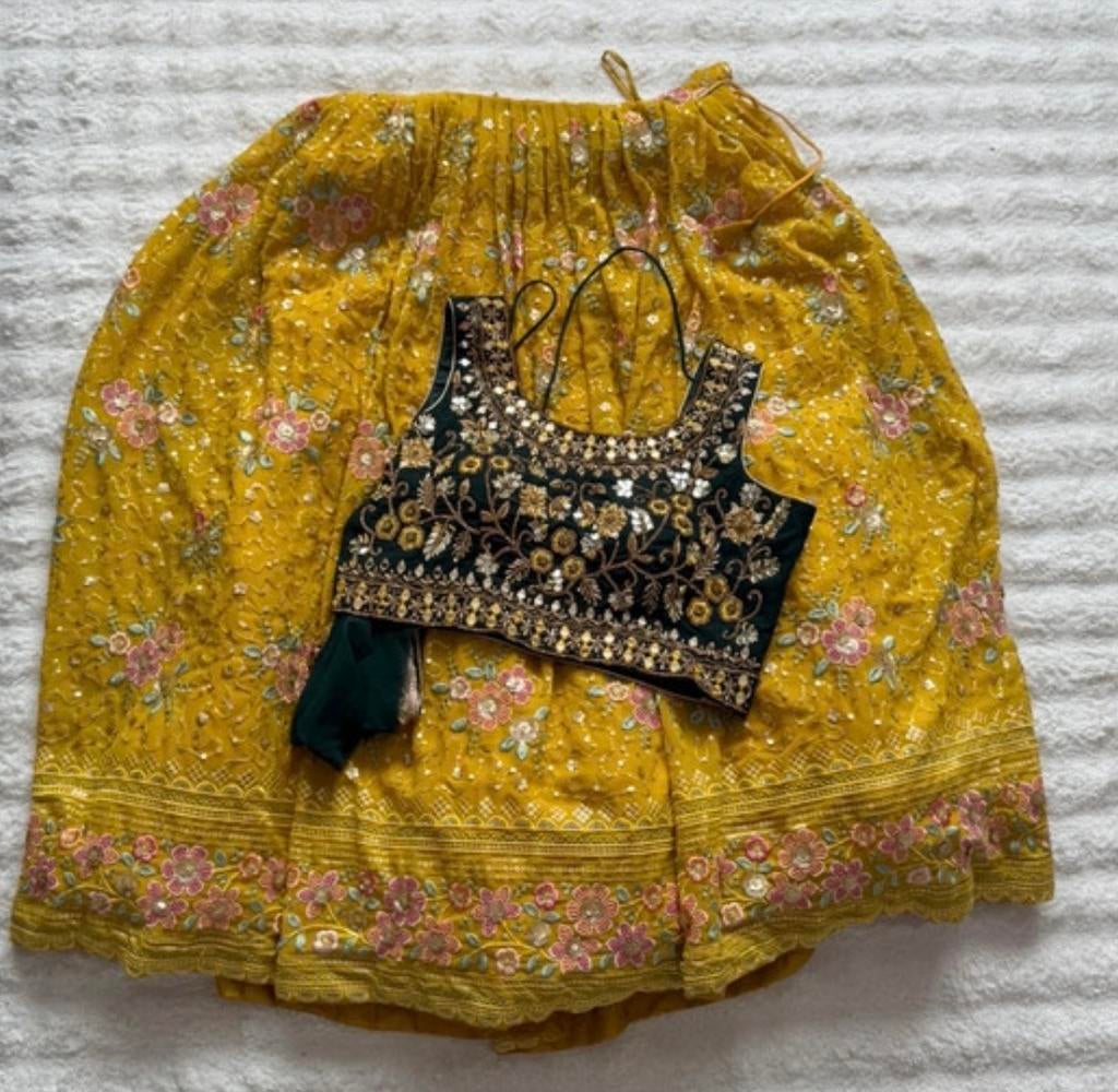Indiase Lehenga: Gele Rok & Donkergroene Blouse (M/L), Ophalen of Verzenden, Zo goed als nieuw, Maat 42/44 (L), Geel