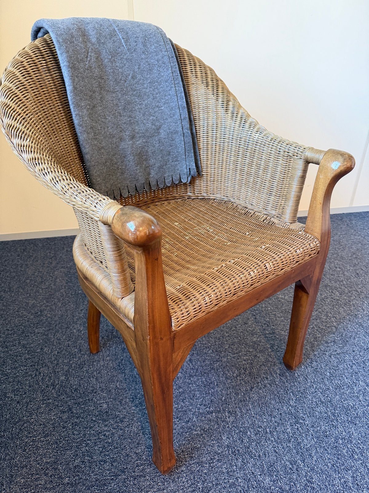 Rotan stoel met houten frame, Ophalen
