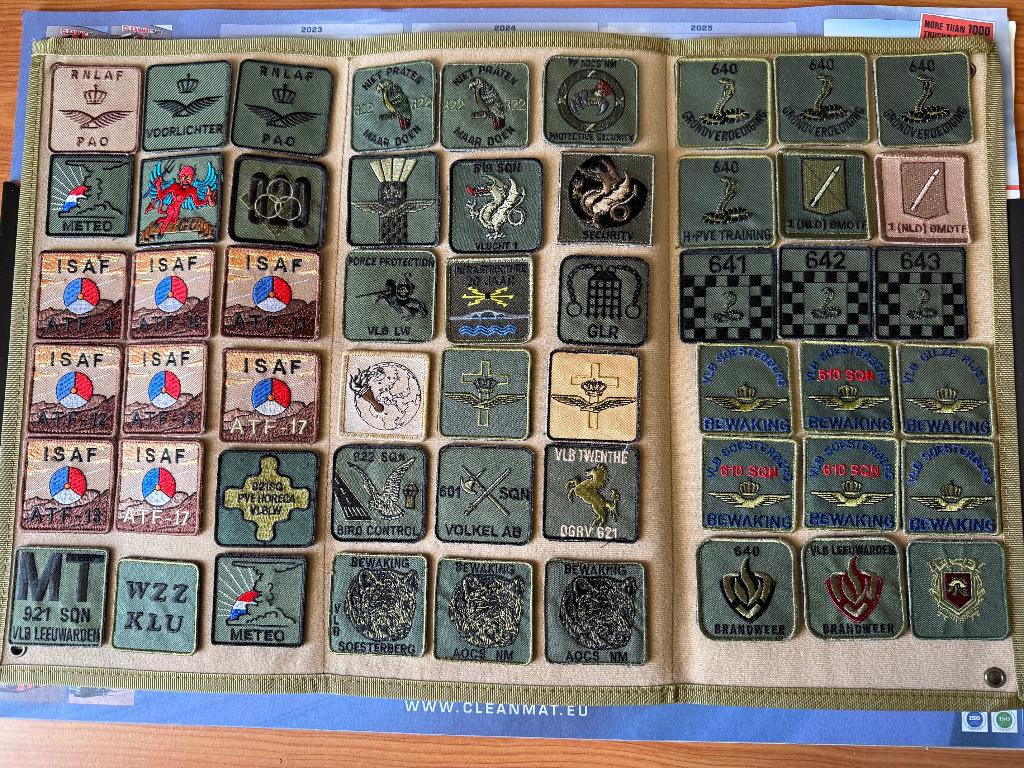 Diverse borstemblemen Defensie en luchtmacht, Verzenden, Landmacht, Nederland, Embleem of Badge