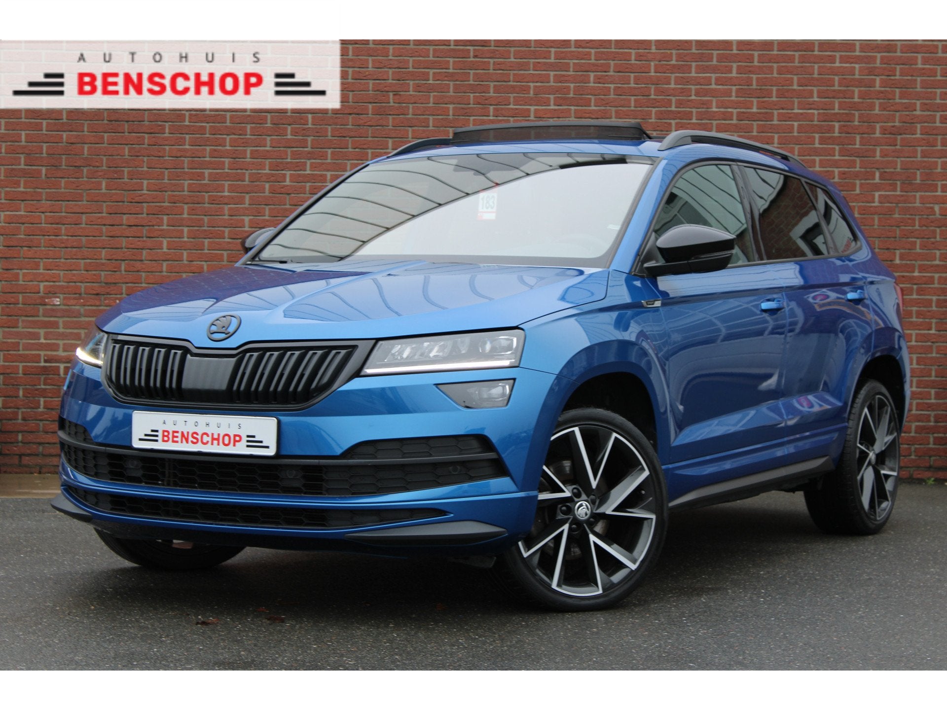 Skoda Karoq 1.5 TSI 150PK ACT Sportline Business |PANO-DAK|T, Auto's, Dealer onderhouden, 4 cilinders, Blauw, Karoq