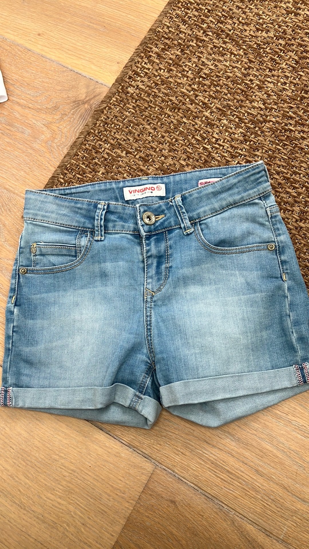 Leuk kort Vingino spijkerbroekje mt 152, Ophalen of Verzenden, Zo goed als nieuw, Meisje, Broek