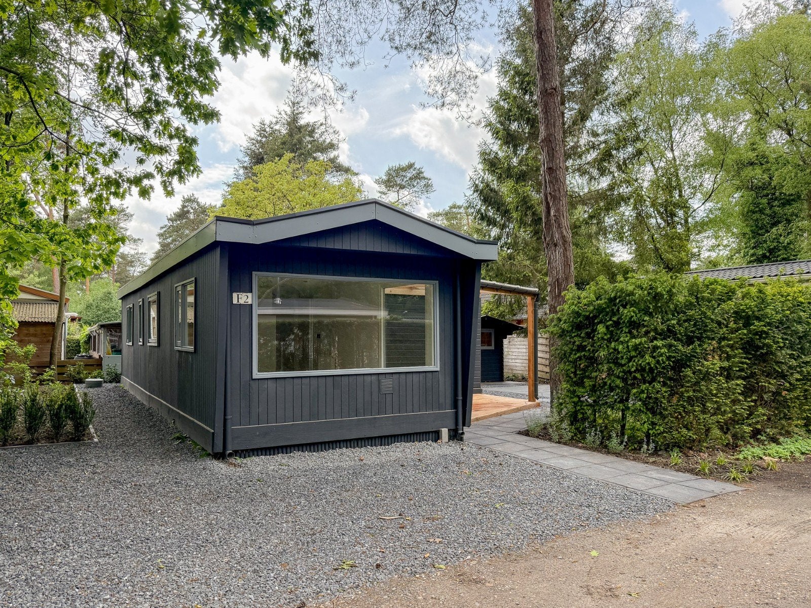 CHALET OP RUIME KAVEL VELUWE DENNENRHODE GERENOVEERD TE KOOP, 55 m², Chalet, Gelderland, 2 slaapkamers