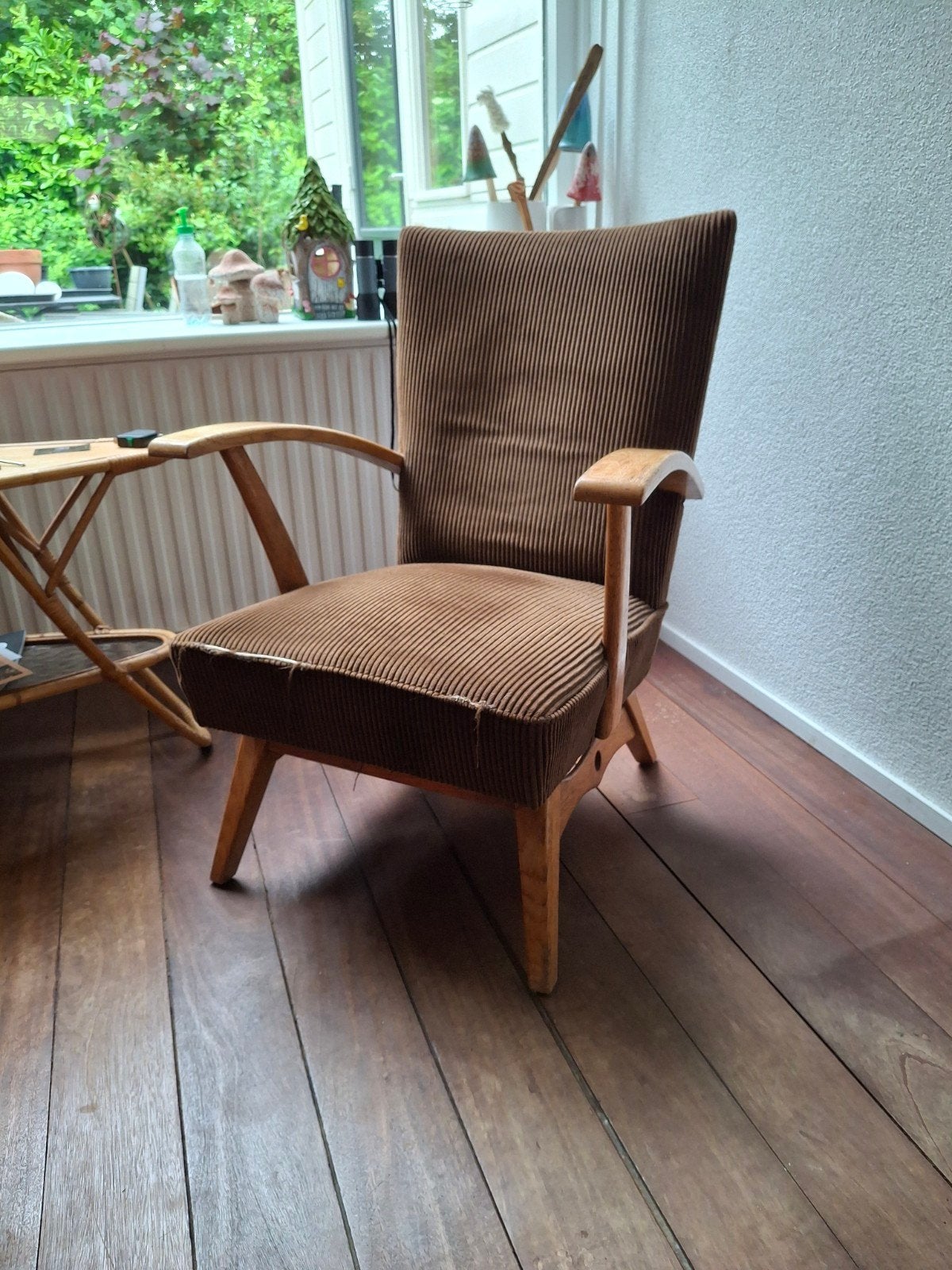 Vintage stoel, bruin ribstof, Huis en Inrichting, Fauteuils, Ophalen, Gebruikt