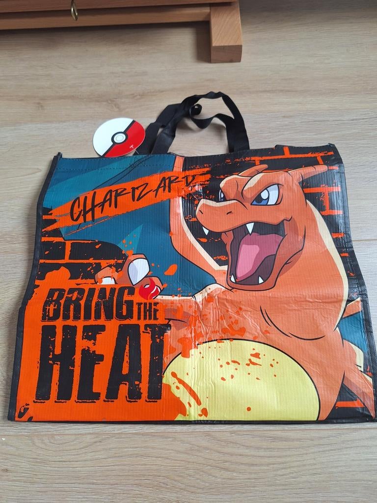 Pokémon tassen met Charizard en Pikachu, Ophalen of Verzenden, Nieuw, Overige typen, Foil