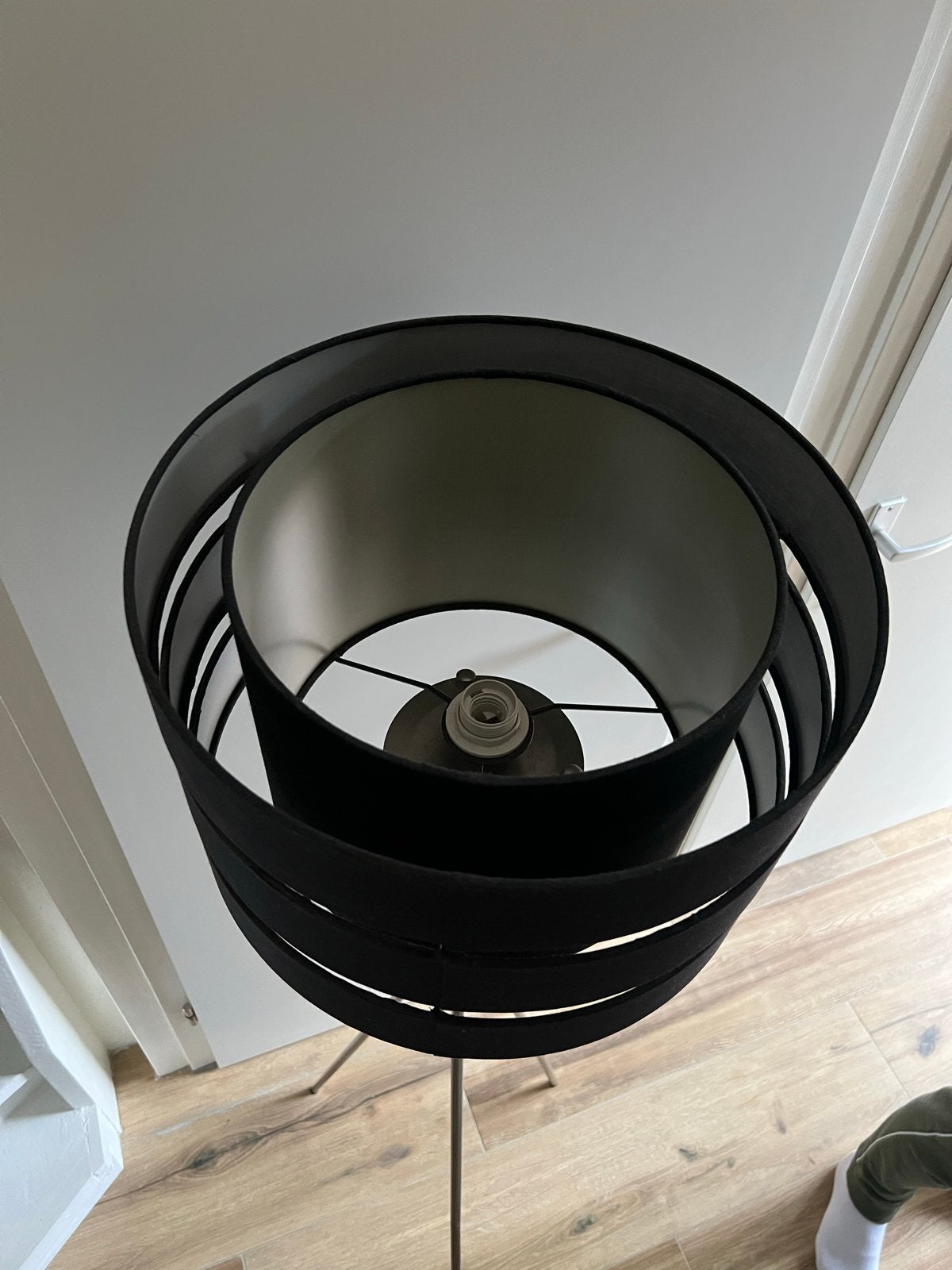 Moderne vloerlamp met zwarte stoffen kap, Ophalen, Gebruikt, E27 (groot), Metaal