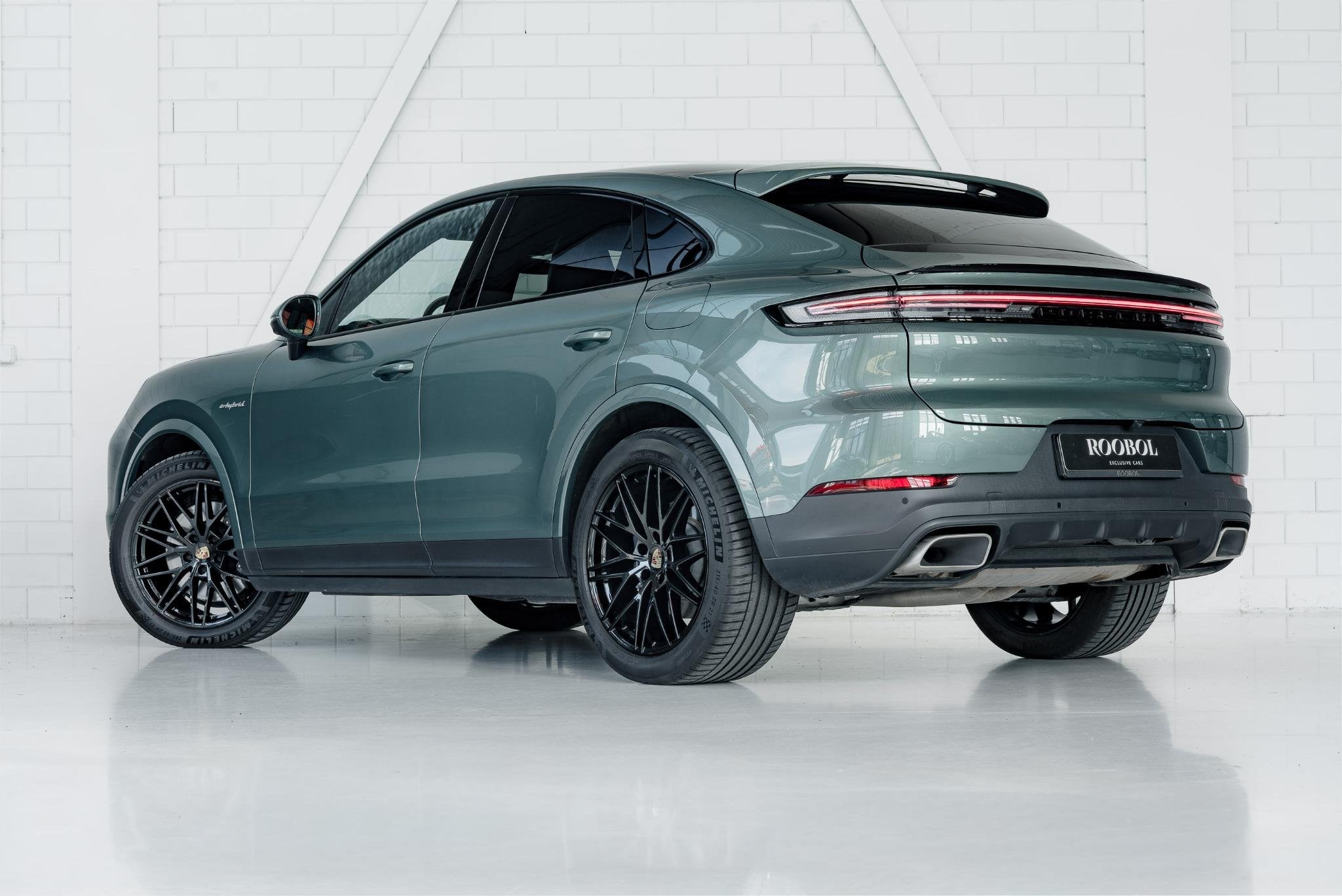 Porsche Cayenne Coupé E-Hybrid l PTS Malachite Green l Pors, Automaat, Gebruikt, 2995 cc, 26 kWh