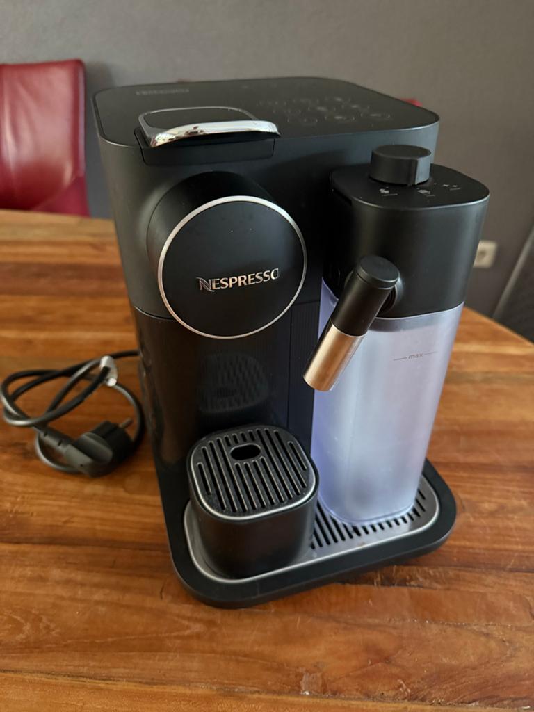 ZGAN Nespresso Gran Lattissima Cup Koffiemachine, Overige typen, Kunststof, Ophalen of Verzenden, Zo goed als nieuw