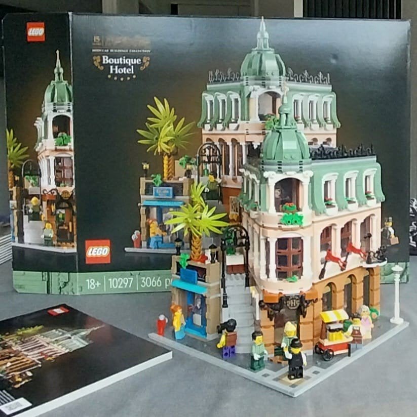 Lego Boutique Hotel 10297, Kinderen en Baby's, Lego, Ophalen of Verzenden, Zo goed als nieuw, Compleet