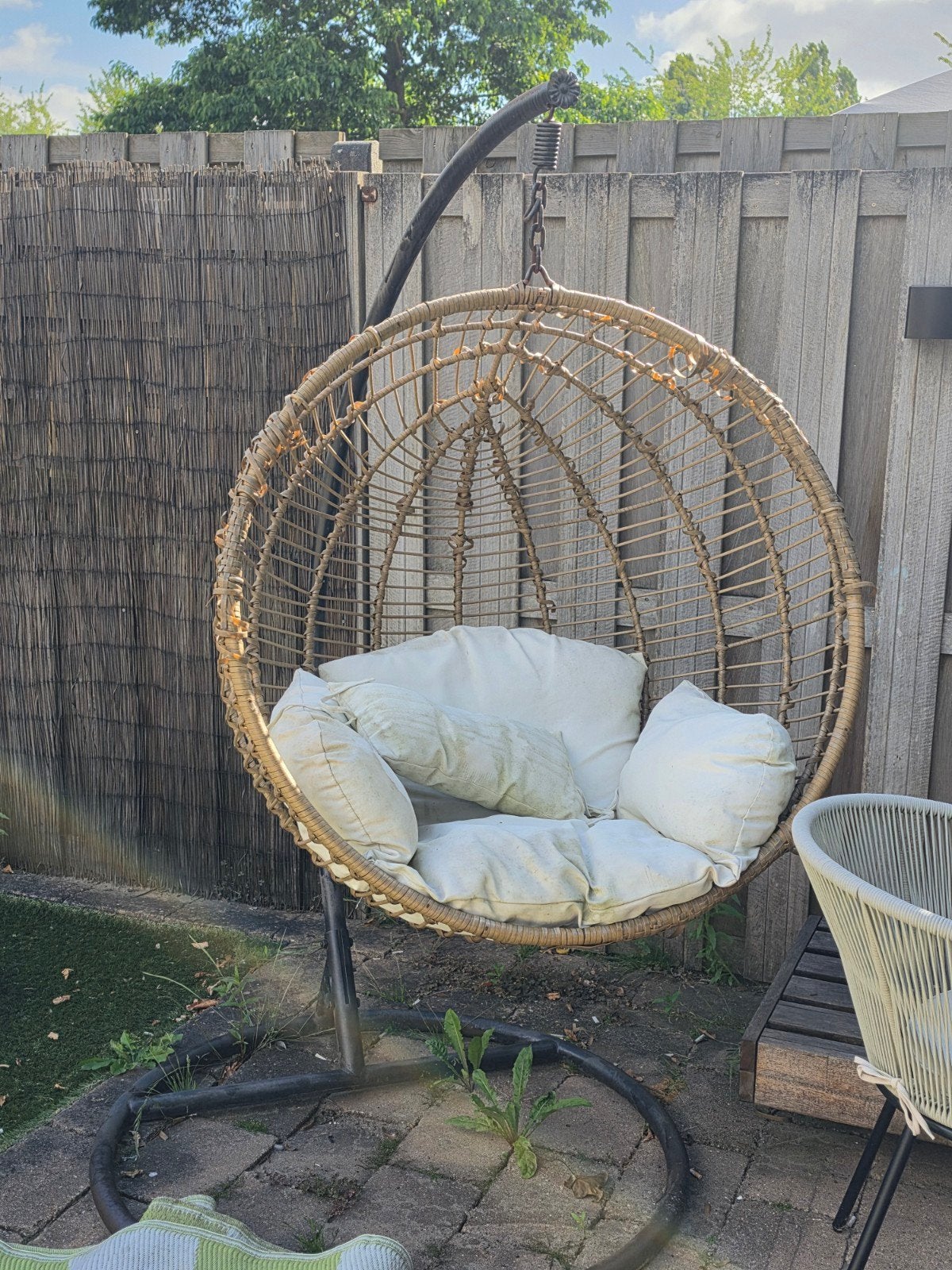 Hangstoel / Egg Chair met standaard – inclusief kussens, Ophalen, Gebruikt, Rotan