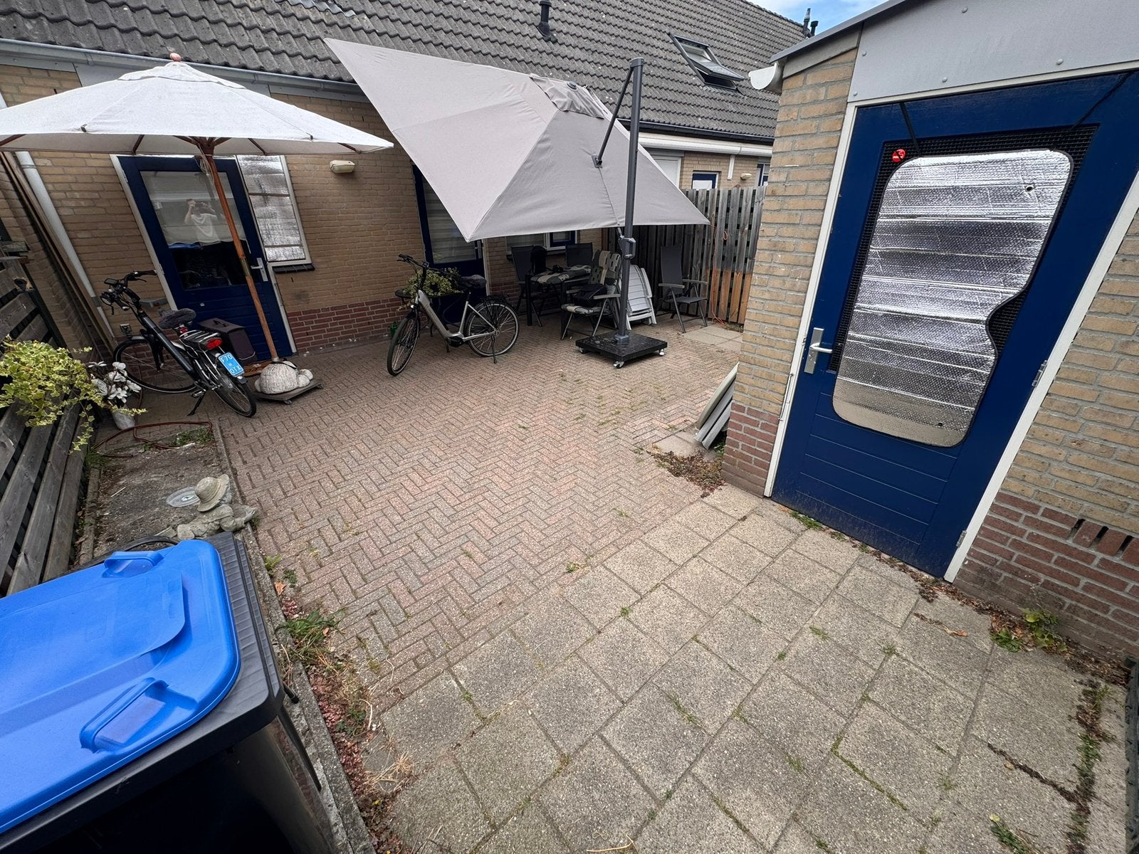Betontegels en waalformaat klinkers gratis af te halen, Ophalen, Gebruikt, 10 m² of meer, Beton