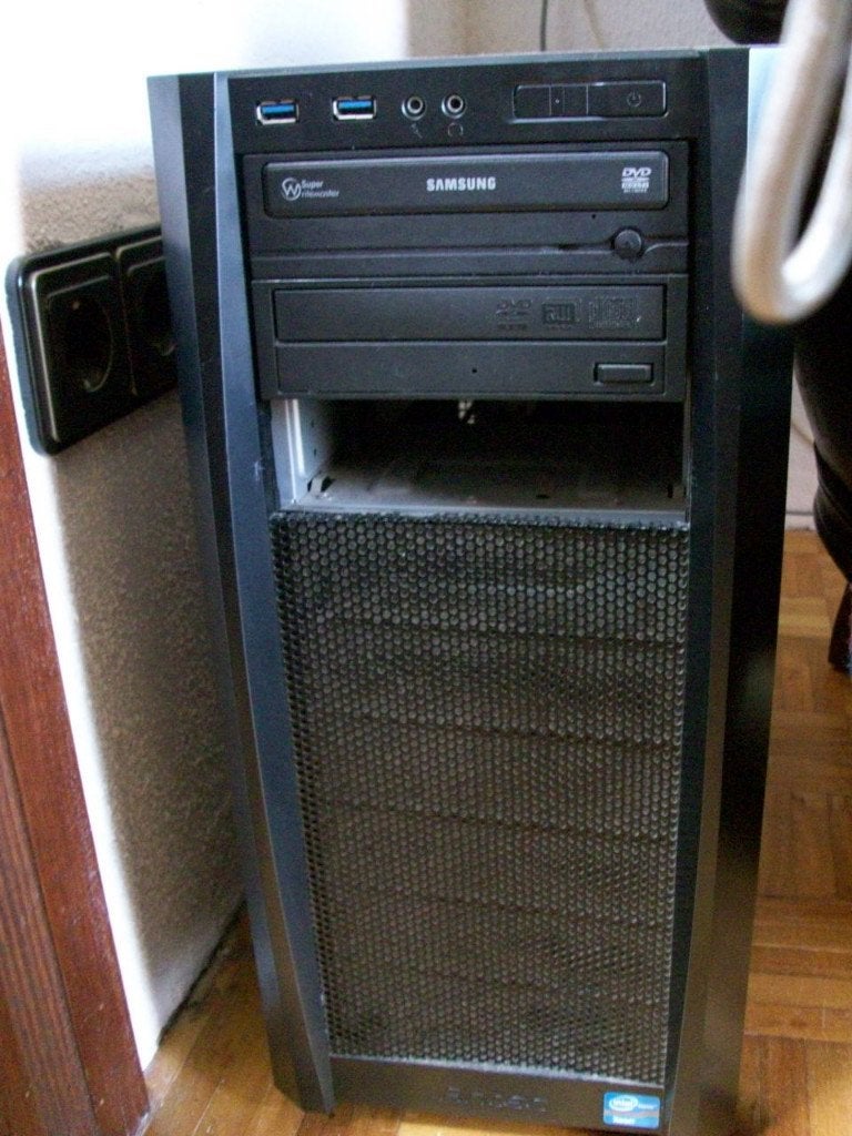 asus p8c-ws| xeon e3 cpu| 8 gig ddr3 | antec kast | sata hdd, Computers en Software, Desktop Pc's, Ophalen, Gebruikt, 3 tot 4 Ghz