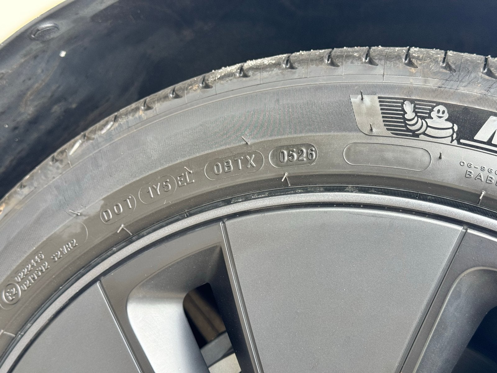 Foto 4 van 4x Michelin e-Primacy 235/45 R18 (ca. 400 km) Tesla model 3