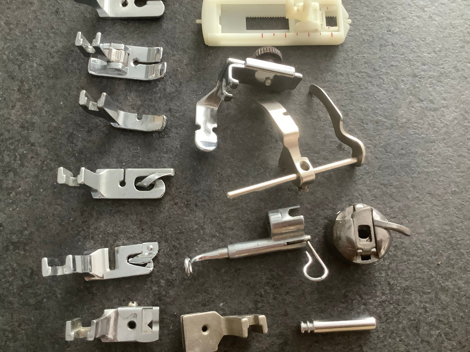 Naaimachine accessoires set - diverse voetjes en onderdelen, Ophalen of Verzenden, Gebruikt, Toebehoren, Overige merken