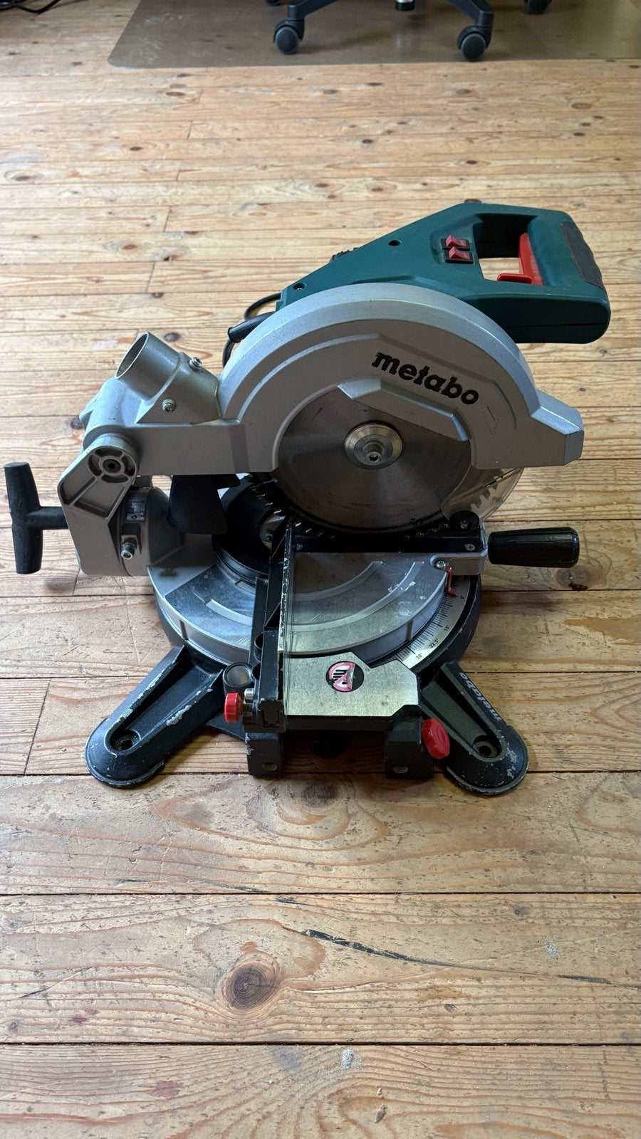 Metabo KS 216 M afkortzaag, Doe-het-zelf en Verbouw, Gebruikt, 600 tot 1200 watt, Ophalen of Verzenden, Afkortzaag