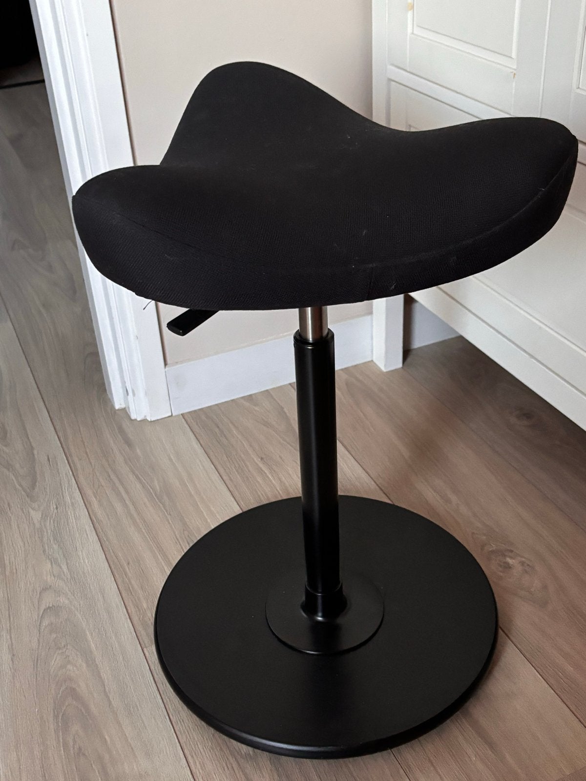 Stokke Varier Move Ergonomische Kruk Maat M Zwart, Huis en Inrichting, Ophalen, Zwart, Zo goed als nieuw, Eén