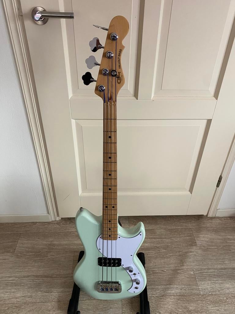 G&L Tribute Fallout basgitaar shortscale prijsverlaging, Muziek en Instrumenten, Snaarinstrumenten | Gitaren | Bas, Ophalen, Zo goed als nieuw