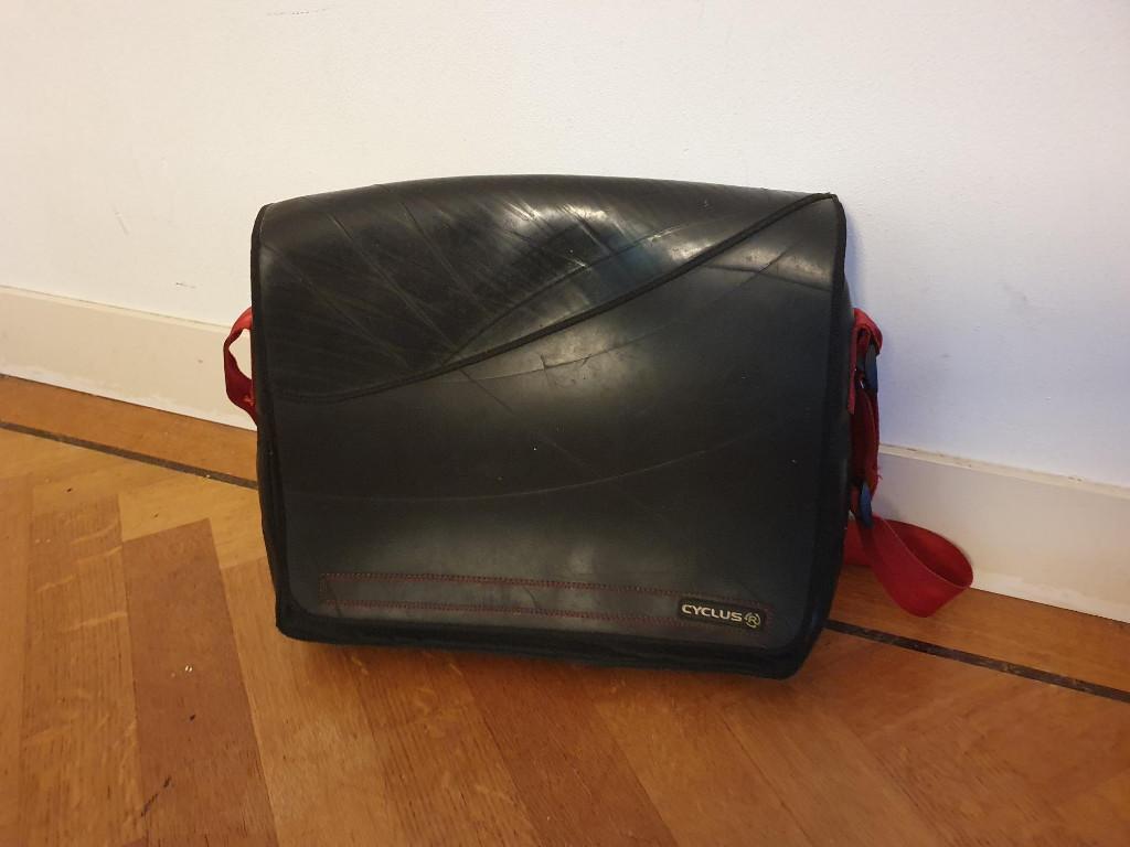 Schoudertas Laptoptas, Computers en Software, Laptoptassen, Gebruikt, Meerdere vakken, Ophalen of Verzenden, 14 inch