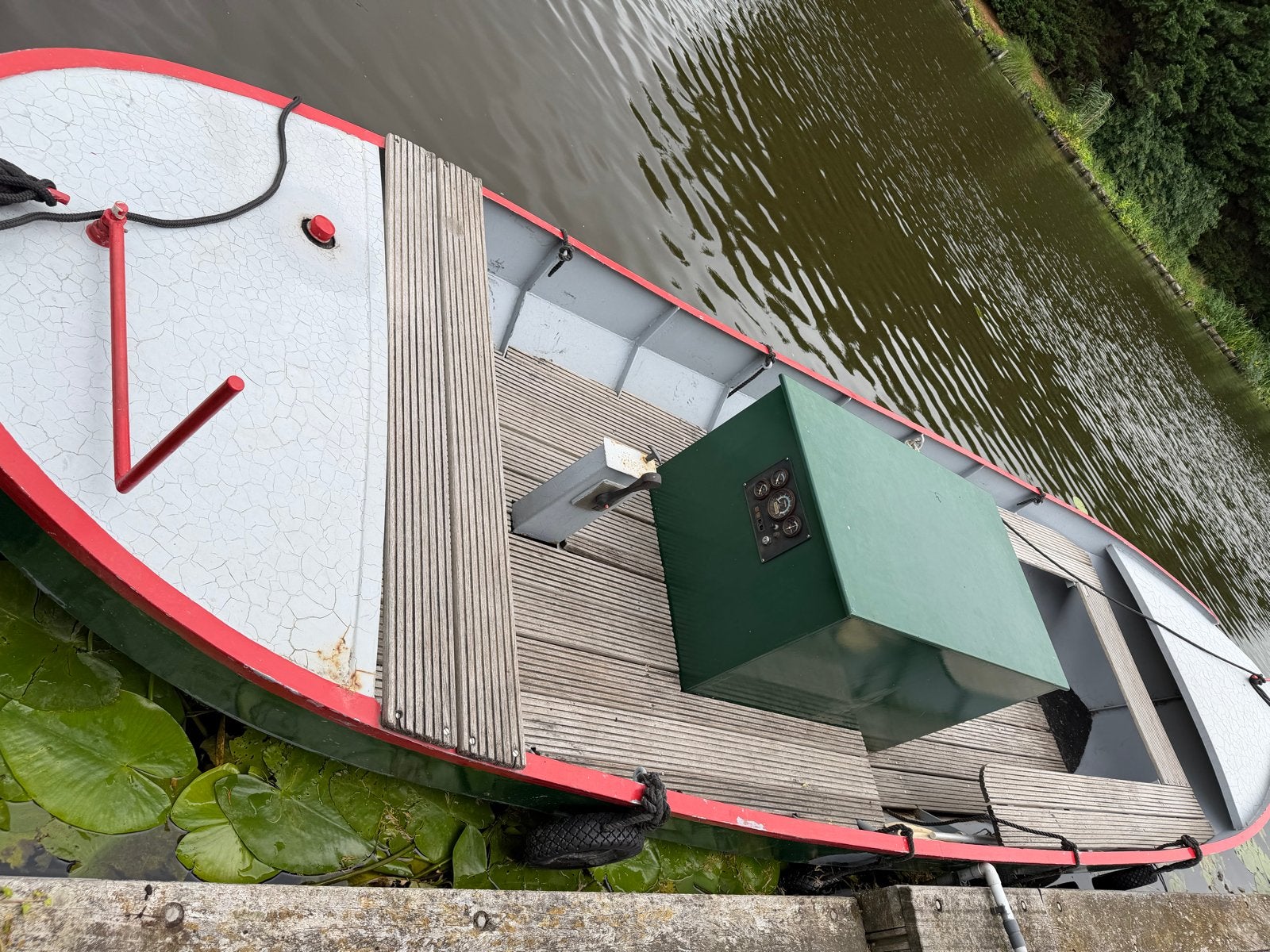 Robuuste sloep met afdekzeil en houten interieur, Watersport en Boten, Binnenboordmotor, Overige brandstoffen, 27 pk, 6 m