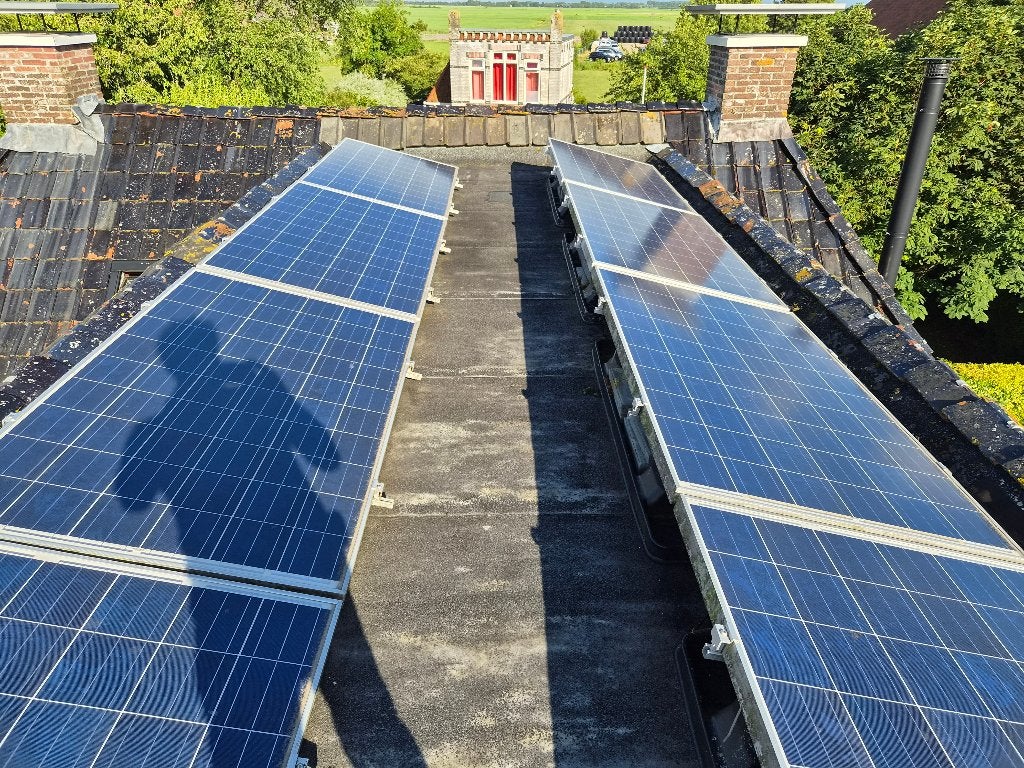 zonnepanelen 8 stuks met kunststf bakken kabels bevest, Ophalen, Gebruikt
