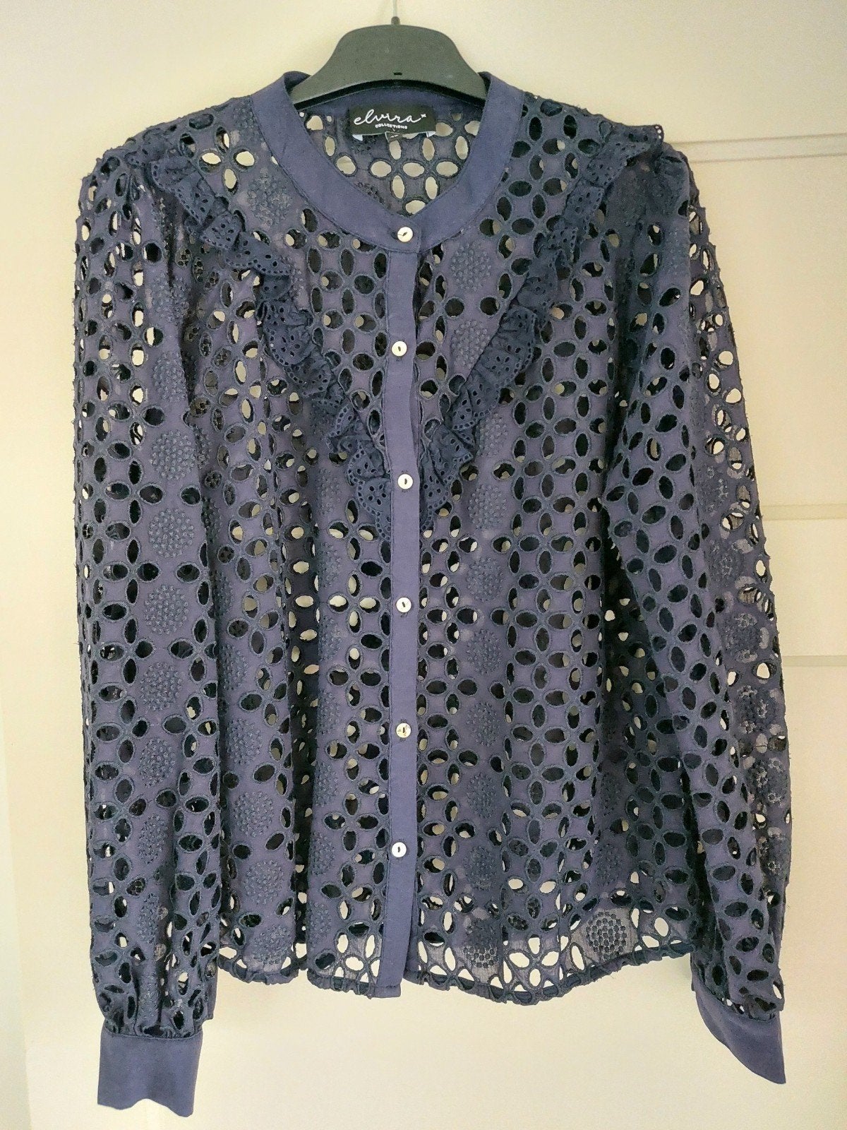 Vrouwelijke blauwe kanten blouse van Elvira maat 40, Maat 38/40 (M), Blauw, Ophalen of Verzenden, Zo goed als nieuw