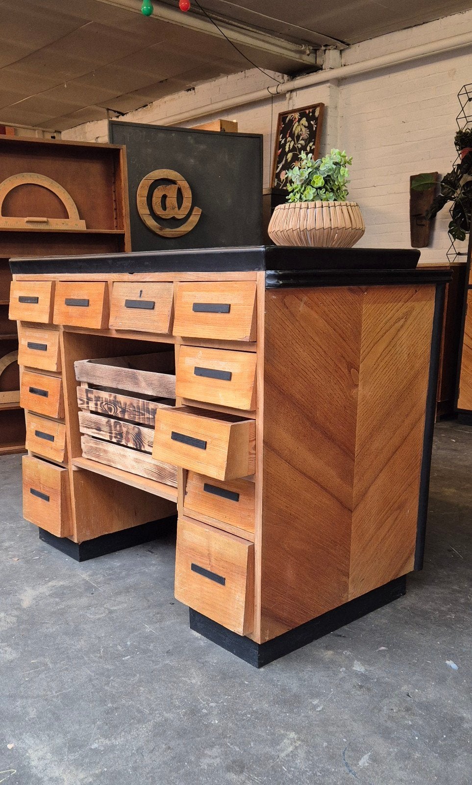 Vintage Houten Keuken Eiland / Toonbank met Lades, 2033 NJ, Gebruikt, Info@vinragefabriek.com, Ophalen