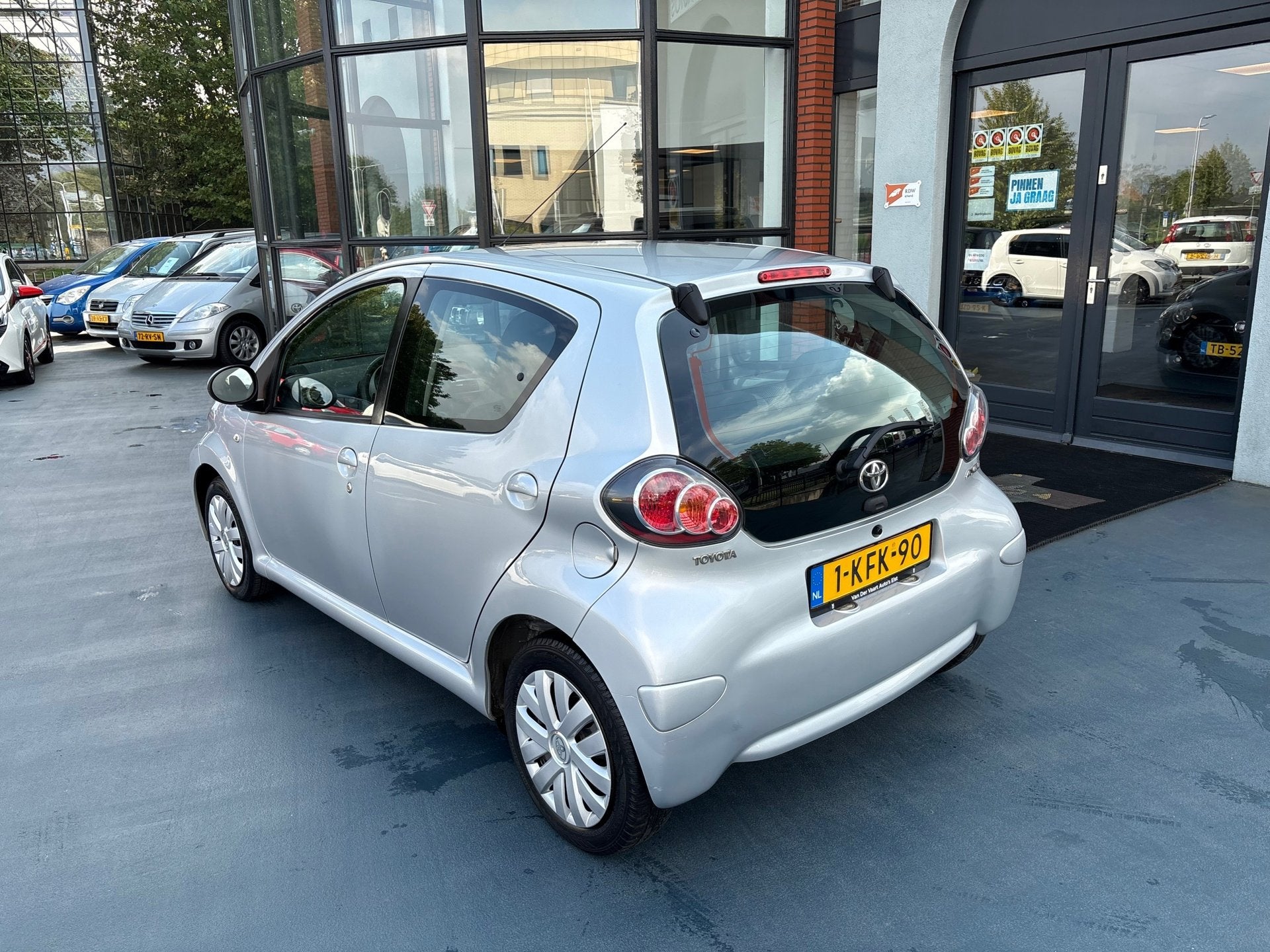 Toyota Aygo 1.0 VVT-i Aspiration AUTOMAAT AIRCO, Auto's, Gebruikt, 4 stoelen, 68 pk, Origineel Nederlands