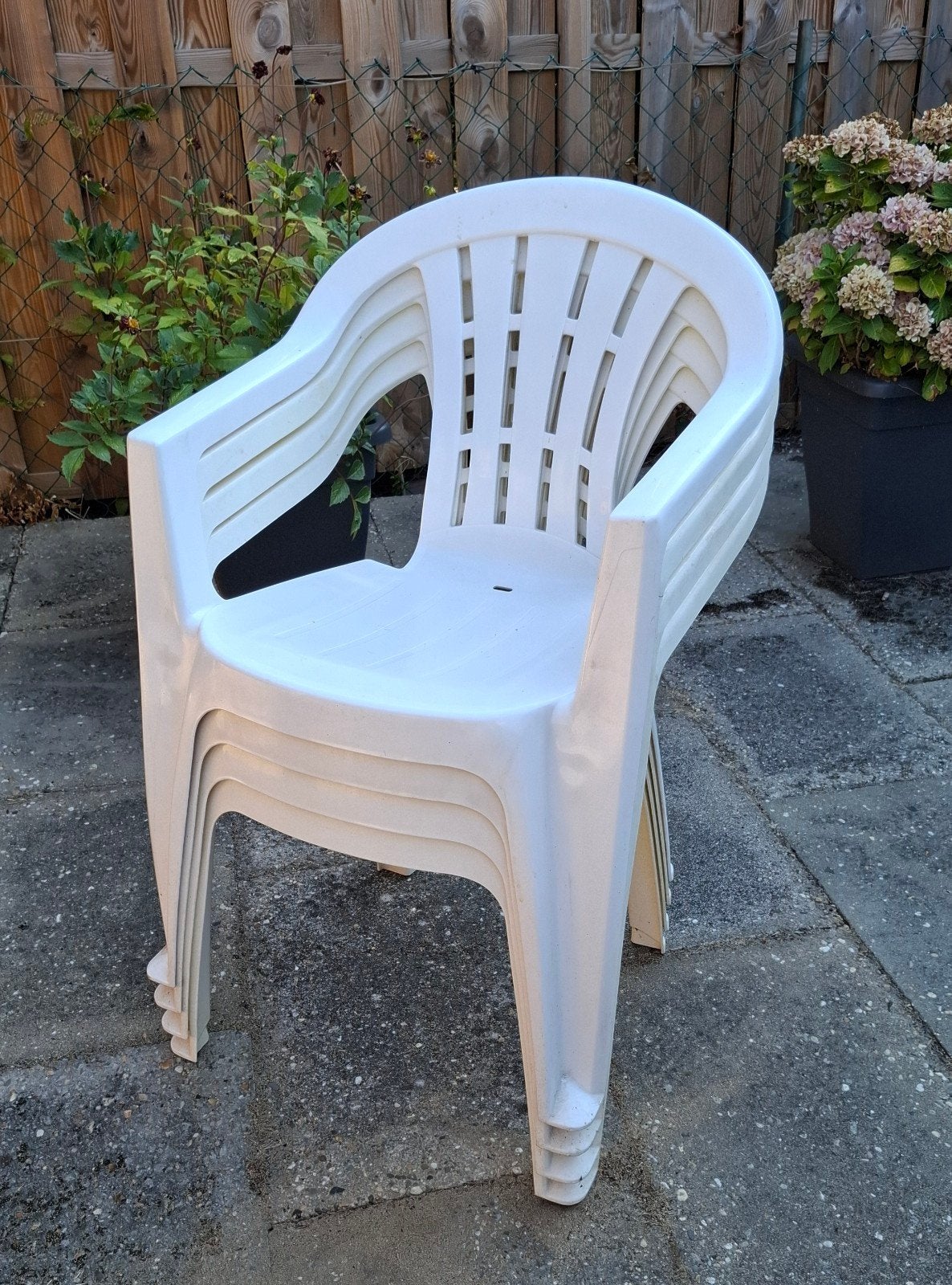 4 stapelbare kuipstoelen, Ophalen, Gebruikt, Kunststof, Stapelbaar